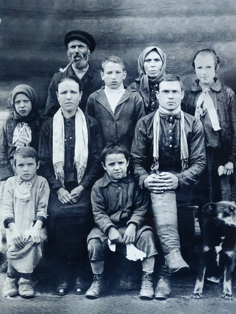 A family photograph from the account of the Chupin estate. The source identifies Pyotr Andreyevich Chupin and his wife Ustinya Feoktistovna; no precise year is supplied.