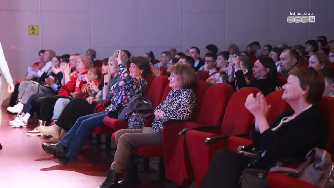 The audience at the Baikal Star 2025 festival in the Palace of Arts auditorium. BST video still, 02:07; published 2025-03-28.