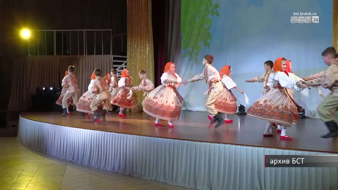 A stage performance at the Palace of Arts. An archival BST still at 00:56 included in a report published on 4 October 2024. The original filming date, dance title and ensemble are not identified in this fragment.