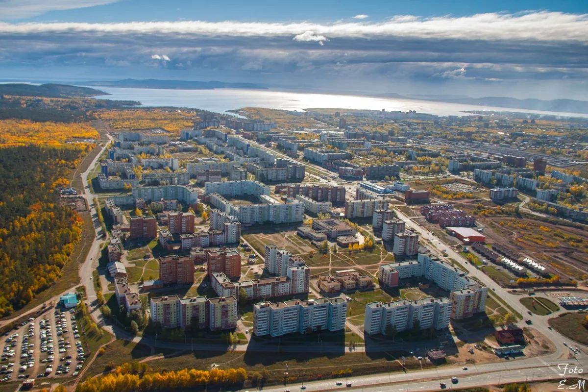 2013. Bratsk housing among woodland and water. The source does not identify the neighbourhood.