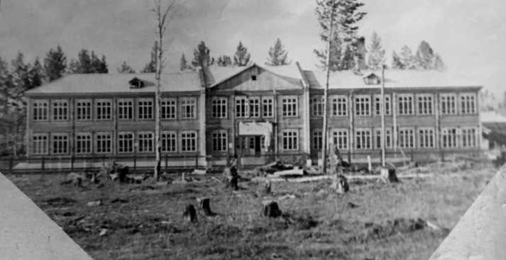 1960: the two-storey school under construction. The local chronicle dates its opening, with 240 places, to 1 September 1961. This is the new village, not a building at the site destined for flooding.